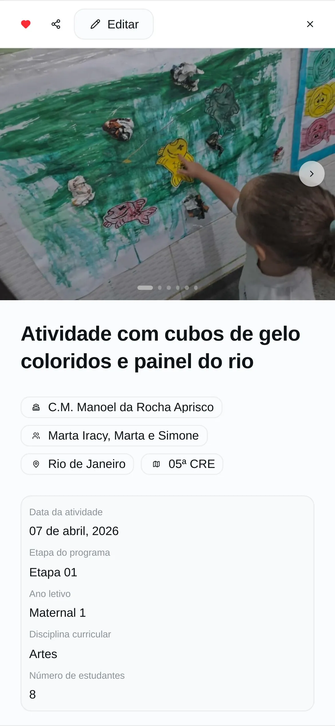 Modal de atividade aberto no celular — galeria de fotos, dados pedagógicos e descrição